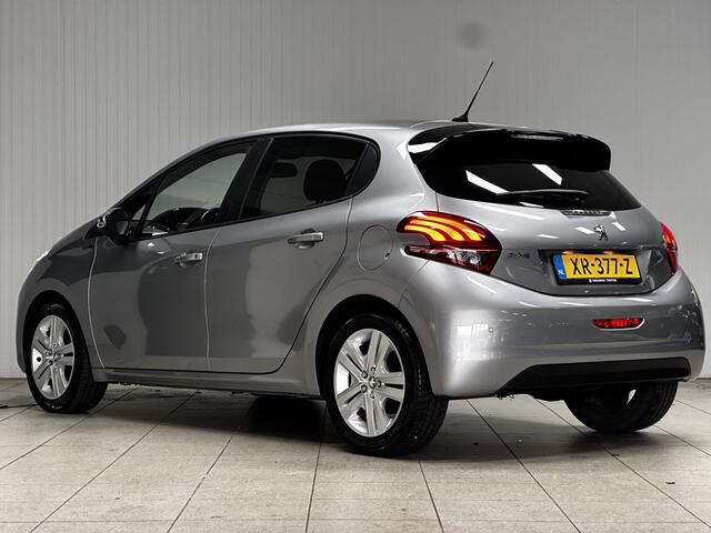 Peugeot 208 1.2 PureTech Signature/ LED Dagrijverl./ Apple+Android/ DAB+/ Airco/ Navi/ Cruise/ Bluetooth/ Multi.LEDER.Stuur/ Elek.Pakket/ Isofix/ PDC Achter.