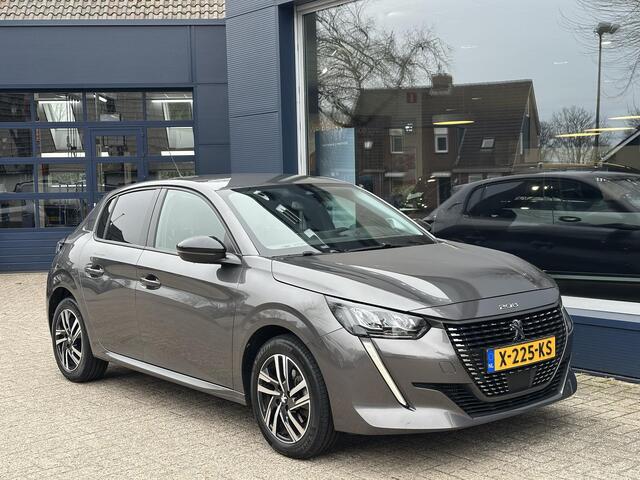 Peugeot 208 1.2 Turbo 100 PK Allure Pack | Zeer Complete Uitvoering | Slechts 15.850 KM | 1e Eigenaar | Keyless Entry | Camera | Adaptieve Cruise Control | Parkeersensoren | Navigatie via Telefoon | Stoelverwarming | Digitaal Dashboard | DAB+ Radio | Apple Carplay | 