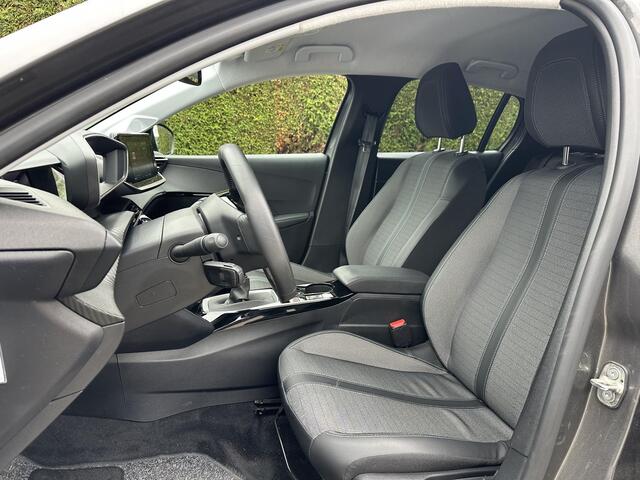 Peugeot 208 1.2 Turbo 100 PK Allure Pack | Zeer Complete Uitvoering | Slechts 15.850 KM | 1e Eigenaar | Keyless Entry | Camera | Adaptieve Cruise Control | Parkeersensoren | Navigatie via Telefoon | Stoelverwarming | Digitaal Dashboard | DAB+ Radio | Apple Carplay | 