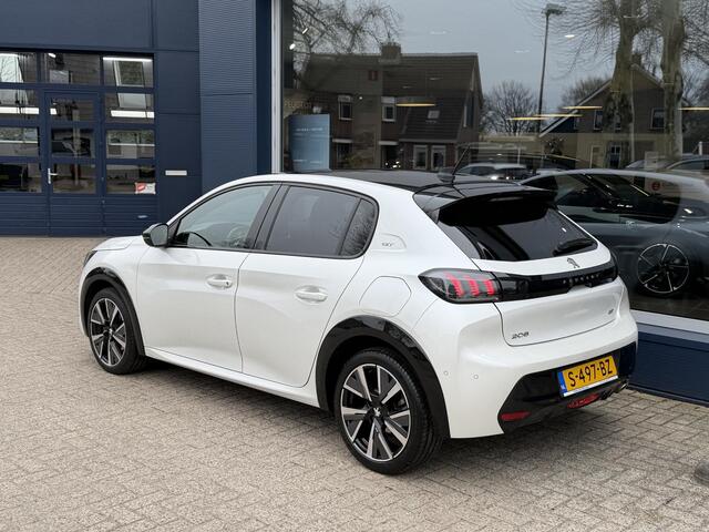 Peugeot 208 1.2 Turbo 100 PK GT | Navigatie | Zwart dak | Sportstoelen | Keyless Start | 17" Lichtmetalen Velgen | Full LED Verlichting | Climate Control | Cruise Control | Camera | Parkeersensoren | Dodehoek detectie.