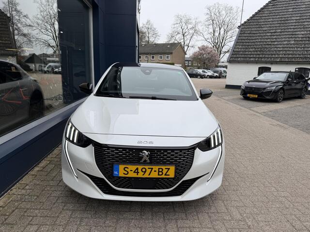 Peugeot 208 1.2 Turbo 100 PK GT | Navigatie | Zwart dak | Sportstoelen | Keyless Start | 17" Lichtmetalen Velgen | Full LED Verlichting | Climate Control | Cruise Control | Camera | Parkeersensoren | Dodehoek detectie.