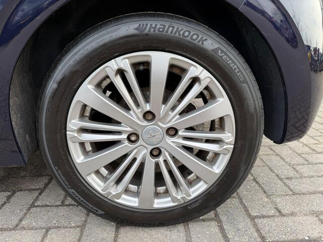 Peugeot 208 1.2 PureTech Blue Lease Allure GOED-ONDERHOUDEN/NAVI/WINTERSET