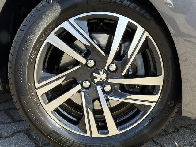 Peugeot 208 1.2 PureTech Blue Lease Allure | Trekhaak | CarPlay | Camera | 16 inch