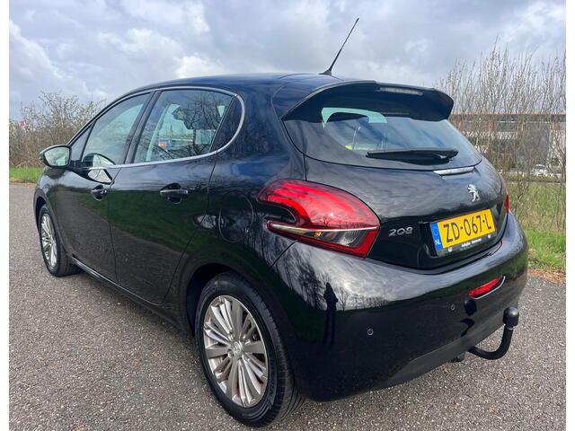 Peugeot 208 1.2 PureTech Blue Lease Allure
