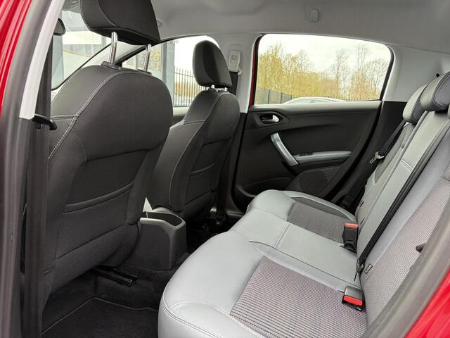 Peugeot 208 1.2 PureTech Allure 1e Eigenaar,Navi,Camera,Trekhaak,110pk,Clima,Cruise,Halfleder,Pdc,N.A.P,5 Deurs,Lm velgen,Dealer Onderhouden,Apk tot 08-2026