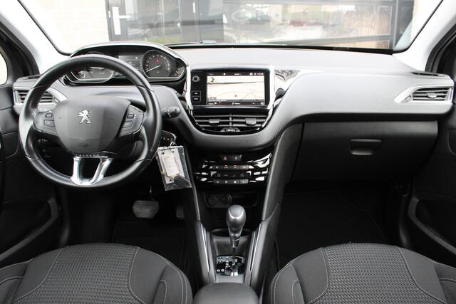 Peugeot 208 1.2 PureTech Allure / Camera / Navigatie / Automaat