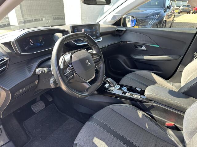 Peugeot 208 1.2 Turbo 100 PK Allure Pack Automaat | Navigatie | Keyless Start | Climate Control | LED Verlichting | Draadloze Telefoonlader | Camera | Parkeersensoren | Adaptieve Cruise Control | Lichtmetalen Velgen | Half Lederen Bekleding |