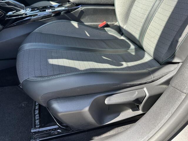 Peugeot 208 1.2 Turbo 100 PK Allure Pack Automaat | Navigatie | Keyless Start | Climate Control | LED Verlichting | Draadloze Telefoonlader | Camera | Parkeersensoren | Adaptieve Cruise Control | Lichtmetalen Velgen | Half Lederen Bekleding |