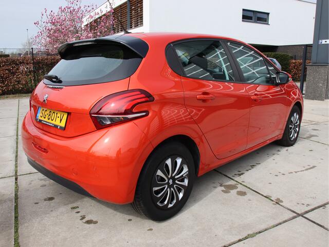 Peugeot 208 1.2 PureTech Blue Lion Carplay, LED, Navigatie, DAB+ Prijspakker!