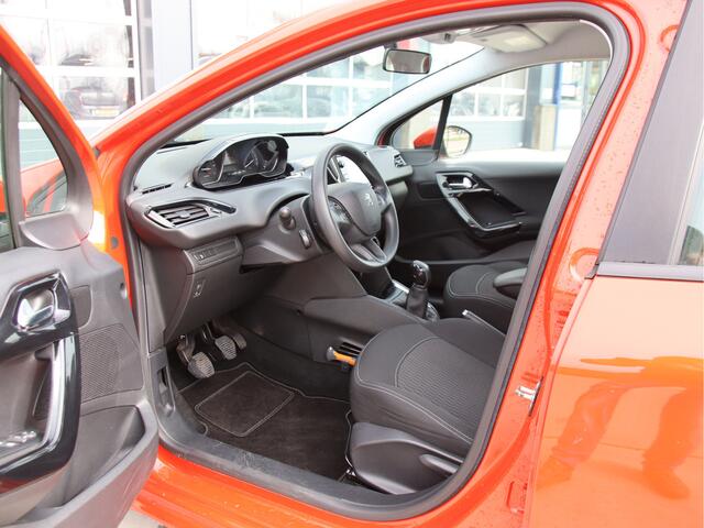 Peugeot 208 1.2 PureTech Blue Lion Carplay, LED, Navigatie, DAB+ Prijspakker!