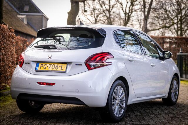 Peugeot 208 1.2 PureTech Allure Parelmoer Camera Navi 16"