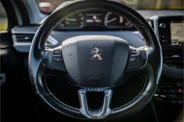 Peugeot 208 1.2 PureTech Allure Parelmoer Camera Navi 16"