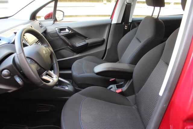 Peugeot 208 1.2 PureTech Signature Automaat