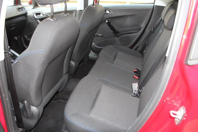 Peugeot 208 1.2 PureTech Signature Automaat