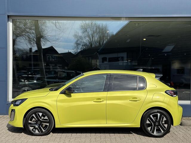 Peugeot 208 Hybrid 110 PK Allure | Automaat | Slechts 15.400 KM Gereden | Navigatie | Camera | Parkeersensoren V+A | Stoelverwarming | LED Verlichting | 16" Lichtmetalen Velgen | Half Lederen Bekleding | Digitaal Dashboard | Cruise Control | Climate Control |