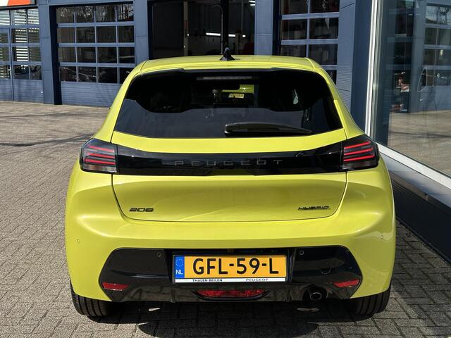 Peugeot 208 Hybrid 110 PK Allure | Automaat | Slechts 15.400 KM Gereden | Navigatie | Camera | Parkeersensoren V+A | Stoelverwarming | LED Verlichting | 16" Lichtmetalen Velgen | Half Lederen Bekleding | Digitaal Dashboard | Cruise Control | Climate Control |