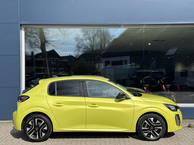 Peugeot 208 Hybrid 110 PK Allure | Automaat | Slechts 15.400 KM Gereden | Navigatie | Camera | Parkeersensoren V+A | Stoelverwarming | LED Verlichting | 16" Lichtmetalen Velgen | Half Lederen Bekleding | Digitaal Dashboard | Cruise Control | Climate Control |