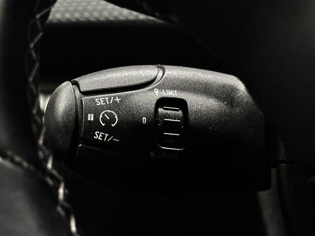 Peugeot 208 1.2 PureTech Allure/ Camera/ 16'' LMV/ Apple + Android/ DAB+/ Navi/ Clima/ Cruise/ Elek. pakket/ Isofix/ Bluetooth/ Armsteun/ Multi. LEDER. Stuur/ Mistl./ PDC/ Chroom/ Extra getint glas.