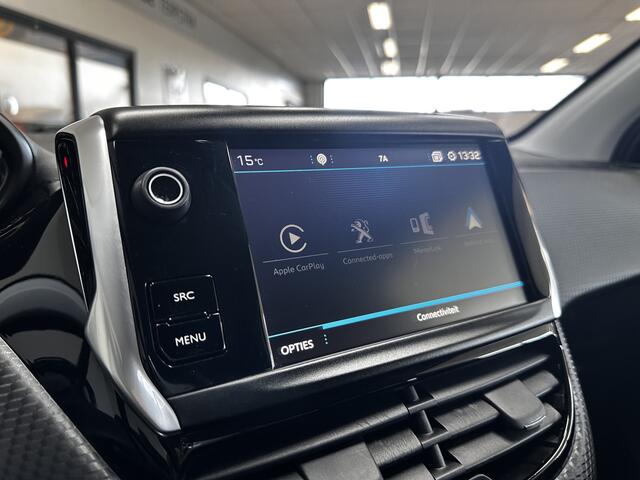 Peugeot 208 1.2 PureTech Allure/ Camera/ 16'' LMV/ Apple + Android/ DAB+/ Navi/ Clima/ Cruise/ Elek. pakket/ Isofix/ Bluetooth/ Armsteun/ Multi. LEDER. Stuur/ Mistl./ PDC/ Chroom/ Extra getint glas.