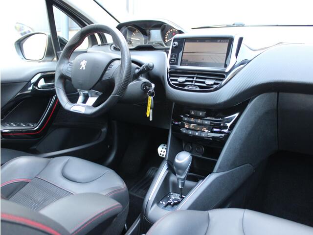 Peugeot 208 1.2 PT 110 GT Automaat | Panoramadak/Navi/Trekhaak/Stoelverwarming