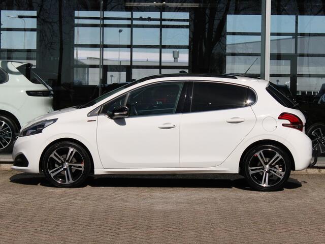 Peugeot 208 1.2 PT 110 GT Automaat | Panoramadak/Navi/Trekhaak/Stoelverwarming