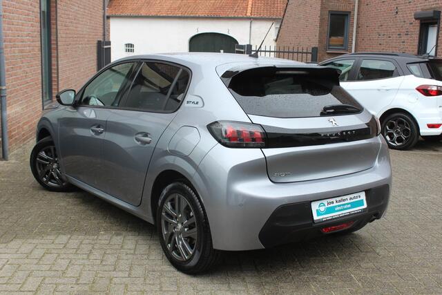 Peugeot 208 1.2 100pk Automaat Allure pack Navi, Camera, Cruise, DAB, Pdc, Led, Black Pack.