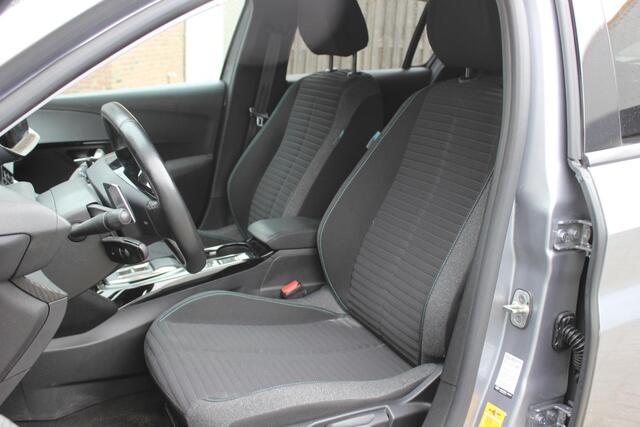 Peugeot 208 1.2 100pk Automaat Allure pack Navi, Camera, Cruise, DAB, Pdc, Led, Black Pack.