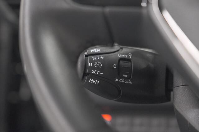 Peugeot 208 PureTech 100 EAT8 Allure | Camera | Navigatie | Apple Carplay | Parkeersensoren