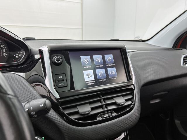 Peugeot 208 110 pk Allure | Rijklaar | Panoramadak | Lederen bekleding! | Apple Carplay | Parkeersensoren |