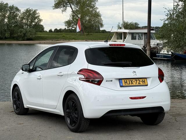 Peugeot 208 1.2 PureTech Allure | Navi | Stoelverw.| PDC