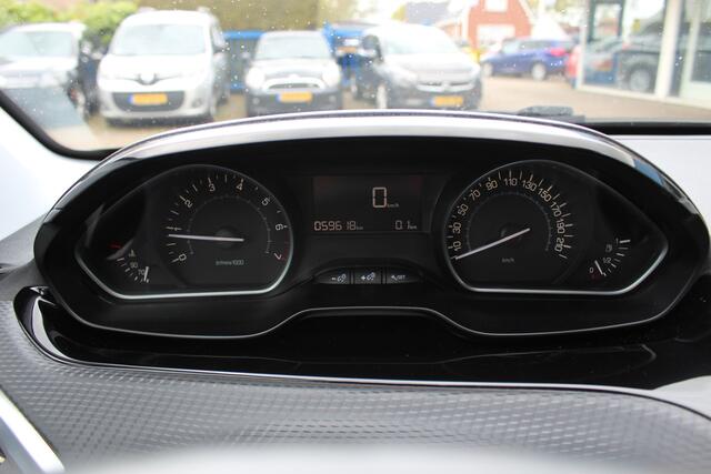 Peugeot 208 1.2i "Allure" Cruise - Panoramadak - 5 Deurs !!!