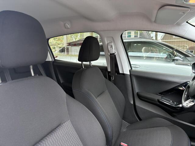 Peugeot 208 1.2 82pk Signature | Weinig kilometers | Navigatie | Cruise Control | Parkeersensoren | Privacy Glass | Lichtmetalen velgen