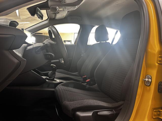 Peugeot 208 1.2 PureTech Active/ Lane-Assist./ Apple + Android/ Airco/ Cruise/ Elek. pakket/ Isofix/ Bluetooth/ Multi. LEDER. Stuur/ LED Dagrijverl./ Metallic lak.