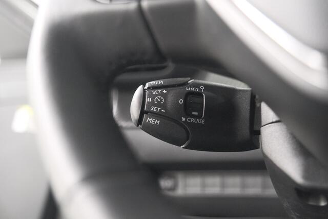 Peugeot 208 Hybrid 110 e-DCS6 Allure | Apple Carplay | Parkeersensoren Voor + Achter | Climate Control