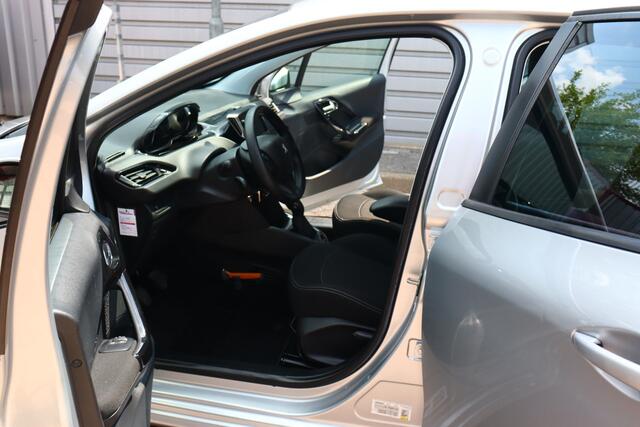 Peugeot 208 1.2 PureTech Active O.a: Navi, Clima, Cruise, DAB, PDC, Carplay, Etc. All-in prijs!