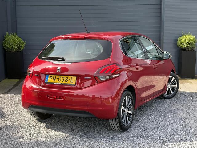 Peugeot 208 1.2 PureTech Allure 110pk,D-riem vv in 05-2026,Carplay,Navi,N.A.P,Lm velgen,Dealer Onderhouden,Clima,Cruise,Pdc,2e Eigenaar,Nieuwe Apk bij Aflevering