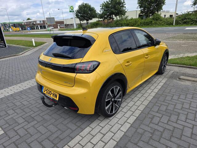 Peugeot 208 1.2 PureTech GT-Line | Trekhaak | Apple Carplay & Android Auto | Panoramadak |