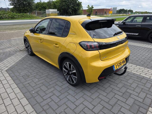 Peugeot 208 1.2 PureTech GT-Line | Trekhaak | Apple Carplay & Android Auto | Panoramadak |