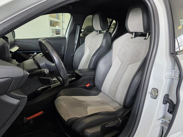 Peugeot 208 1.2 PureTech GT Pack | Trekhaak | Verwarmbare stoelen | Camera |