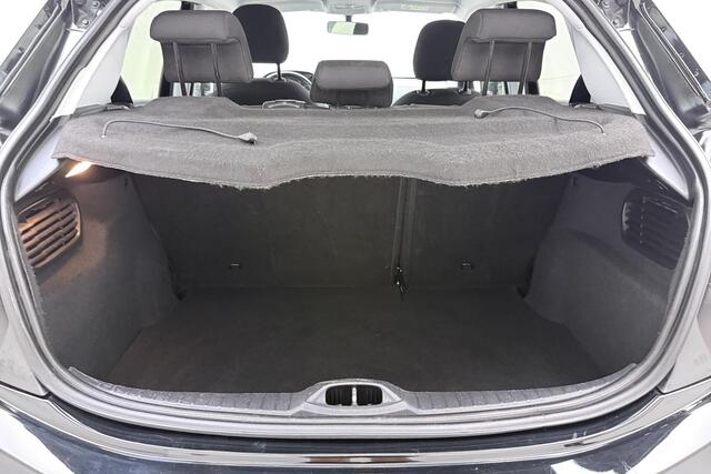 Peugeot 208 1.2 PureTech Active 82pk | Navigatie | Airco | Cruise Control | Lichtmetalen Velgen | Trekhaak | Parkeersensoren Achter