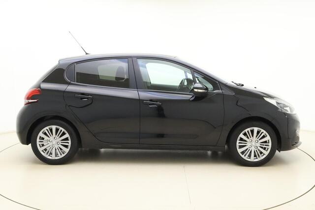 Peugeot 208 1.2 PureTech Active 82pk | Navigatie | Airco | Cruise Control | Lichtmetalen Velgen | Trekhaak | Parkeersensoren Achter