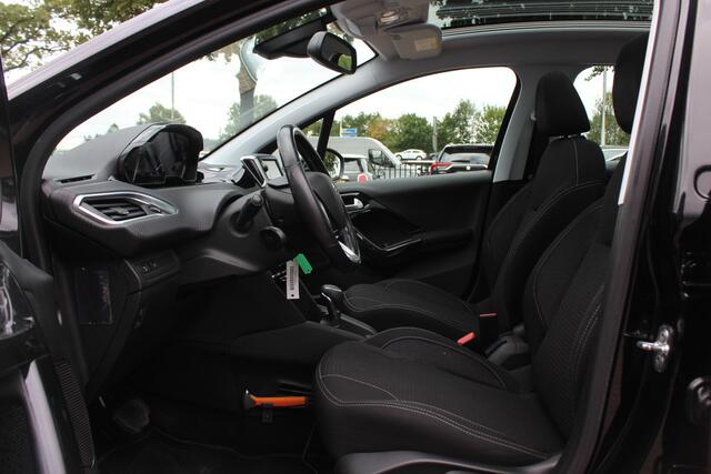 Peugeot 208 1.2 PureTech Allure / Distr.riem VV / Panoramadak / Camera / Navigatie / 16'' / Climate Control / Stoelverwarming / Cruise Control