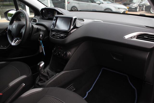 Peugeot 208 1.2 PureTech Allure / Distr.riem VV / Panoramadak / Camera / Navigatie / 16'' / Climate Control / Stoelverwarming / Cruise Control