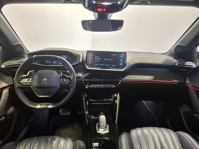 Peugeot 208 1.2 PureTech GT Pack | Navigatie/Android/Apple Carplay | LM Velgen 17" | Panoramadak | Afneembare Trekhaak | Voorstoelen Verwarmd + Massagefunctie | Achteruitrijcamera | Cruise Control Adaptief | Airco |