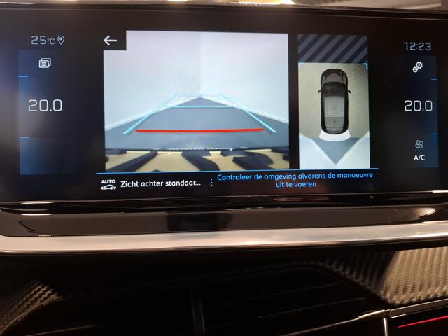Peugeot 208 1.2 PureTech GT Pack | Navigatie/Android/Apple Carplay | LM Velgen 17" | Panoramadak | Afneembare Trekhaak | Voorstoelen Verwarmd + Massagefunctie | Achteruitrijcamera | Cruise Control Adaptief | Airco |