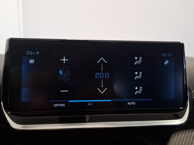 Peugeot 208 1.2 PureTech GT Pack | Navigatie/Android/Apple Carplay | LM Velgen 17" | Panoramadak | Afneembare Trekhaak | Voorstoelen Verwarmd + Massagefunctie | Achteruitrijcamera | Cruise Control Adaptief | Airco |