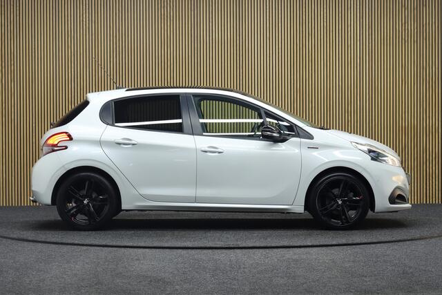 Peugeot 208 1.2 PureTech GT-Line | Panoramadak | Cruise-control | Camera | Clima | Parkeersensoren V+A | Parkeerassistent | Apple Carplay & Android Auto | Navigatie | LM Velgen