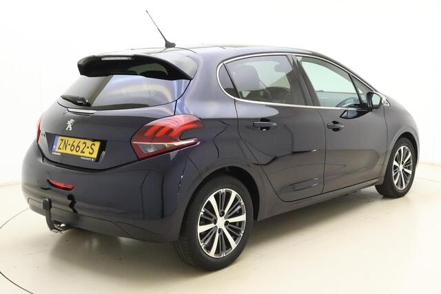 Peugeot 208 1.2 PureTech Allure | Trekhaak | Achteruitrijcamera | Panoramadak | Navigatie | Airco | Climate control | Bluetooth koppeling