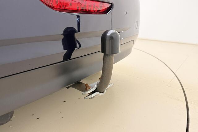 Peugeot 208 1.2 PureTech Allure | Trekhaak | Achteruitrijcamera | Panoramadak | Navigatie | Airco | Climate control | Bluetooth koppeling