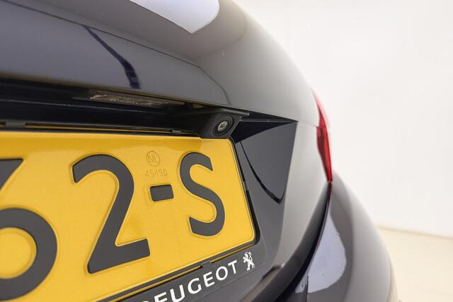 Peugeot 208 1.2 PureTech Allure | Trekhaak | Achteruitrijcamera | Panoramadak | Navigatie | Airco | Climate control | Bluetooth koppeling